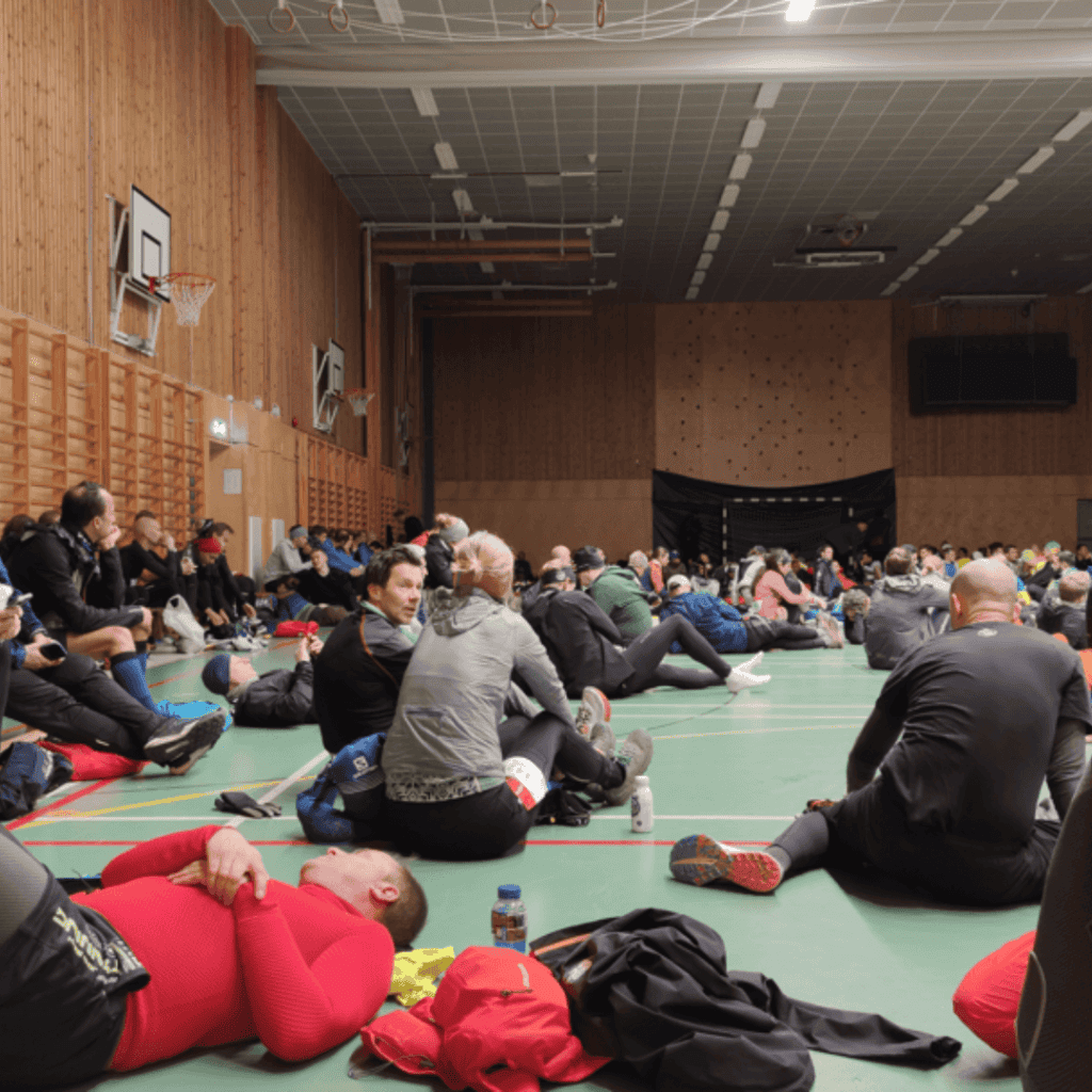 Runners waiting in a gym for the race start